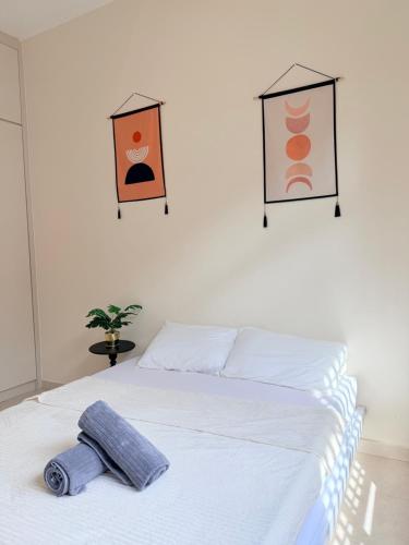 Postel nebo postele na pokoji v ubytování HeySnowy #Projector #Single Semi-D #Gated&Guarded #Water Dispensor