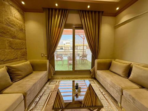 Modern Rooftop Suite Close to the Pyramids, Fully Equipped