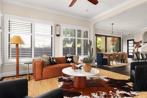 Posezení v ubytování Sunset Saloon - Pool Outdoor Theater & Ping Pong