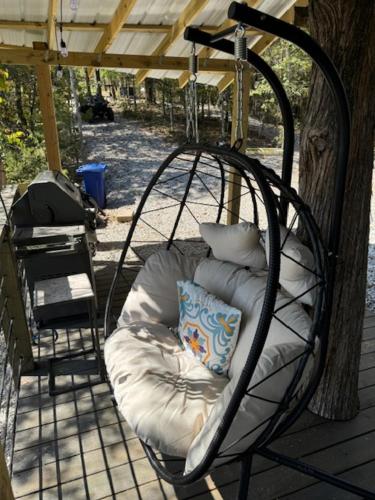 Afbeelding uit fotogalerij van Kings River Micro Cabin in Eureka Springs