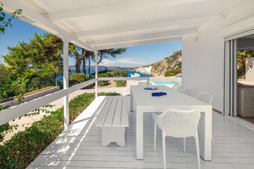 Olyan Seaside Villa