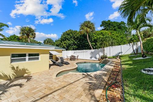 Πισίνα στο ή κοντά στο Sunset Oasis with Private Pool!