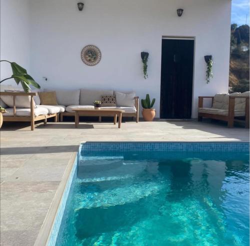 Villa Trompetilla & Casa Cactus Luxury Wellness Villa with Pool, Yoga Studio & Hammam for 20p in Montes de Málaga 40 min to Malaga city