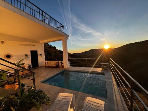 Villa Trompetilla & Casa Cactus Luxury Wellness Villa with Pool, Yoga Studio & Hammam for 20p in Montes de Málaga 40 min to Malaga city