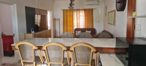 Χώρος καθιστικού στο Cosy Corner Apartment