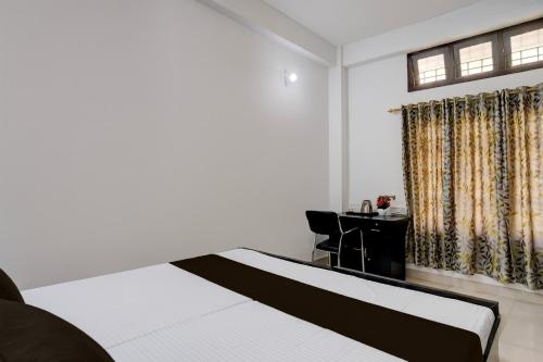 Ένα ή περισσότερα κρεβάτια σε δωμάτιο στο SPOT ON Sanskrit Guest House