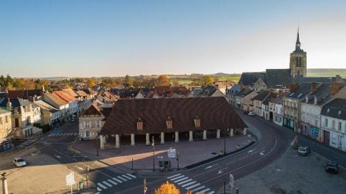 an overhead view of a town with a large building at La Suite Nocturne in Fère-en-Tardenois