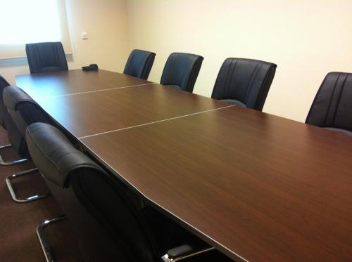 a conference room with a wooden table and chairs at Park Hotel Porto Aeroporto in Maia