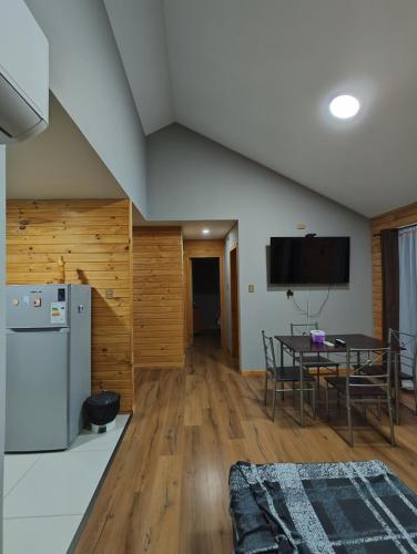 Nhà bếp/bếp nhỏ tại Cabaña Coigües Balneario Punta de Lapas