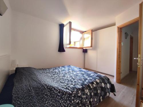 a bedroom with a bed in a room with a window at AL18 bilocale in Santa Caterina Valfurva