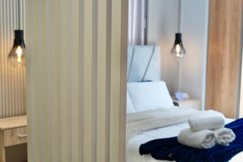 Ένα ή περισσότερα κρεβάτια σε δωμάτιο στο ADN Apartments and Studios