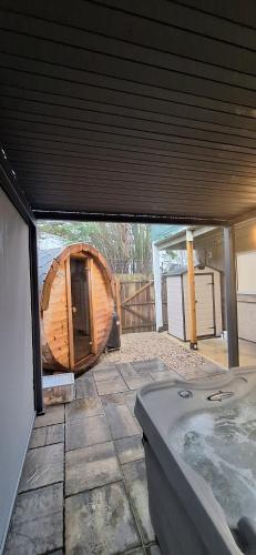 Fotografie z fotogalerie ubytování Sally's at Number 73 with Private Hot Tub & Sauna v destinaci Coleraine