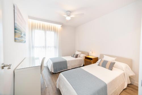 Giường trong phòng chung tại Mirasierra Luxury Home