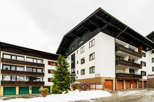 Alpine Escape with Maiskogel View