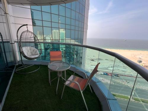 Stunning Beachfront apartment, full Sea view! Pool, Gym, Sauna, Jacuzzi