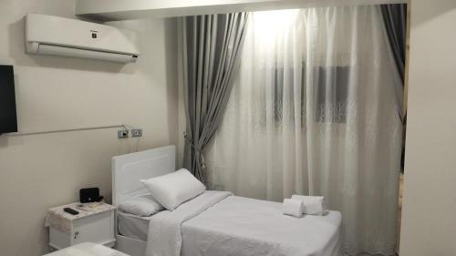 En eller flere senge i et værelse på Aswan Key Cozy