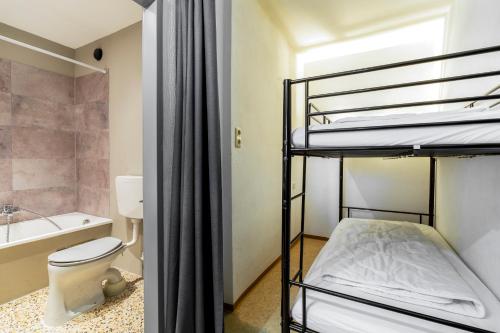 Et badeværelse på Alpine Escape Cozy Retreat