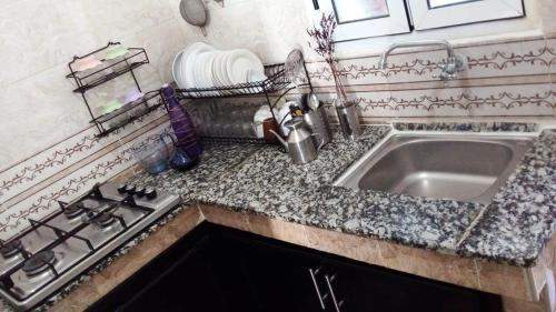 Kuchyň nebo kuchyňský kout v ubytování Le P’tit Coin D’Akchour