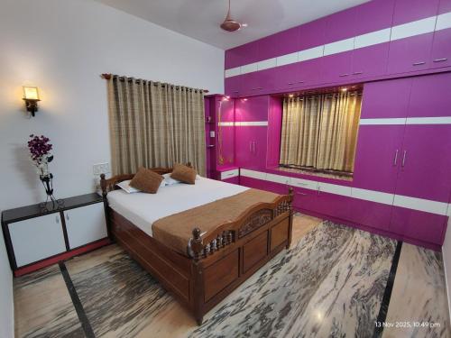 Кровать или кровати в номере Kinaara Homestay Where The Coast Feels Like Home