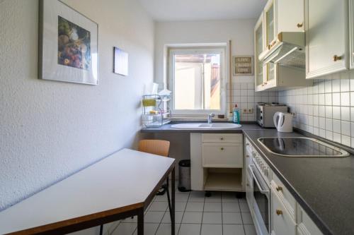 Η κουζίνα ή μικρή κουζίνα στο 2-Zimmer Wohnung im Zentrum von Buchen