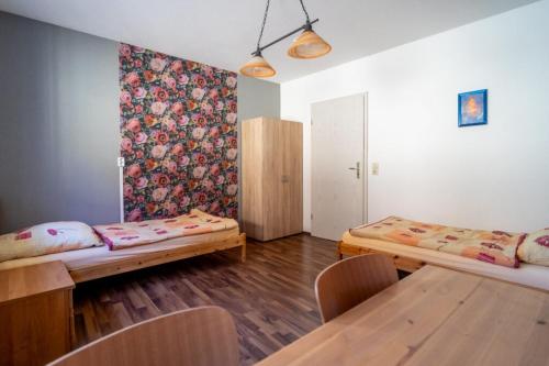 Ένα ή περισσότερα κρεβάτια σε δωμάτιο στο 2-Zimmer Wohnung im Zentrum von Buchen