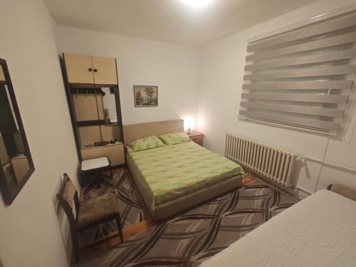 Giường trong phòng chung tại Prenoćište Dika