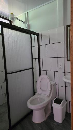 Ένα μπάνιο στο Paquera apartment