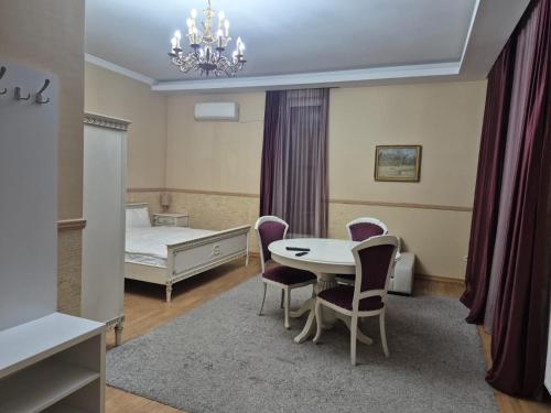 Ένα ή περισσότερα κρεβάτια σε δωμάτιο στο GX Hotel