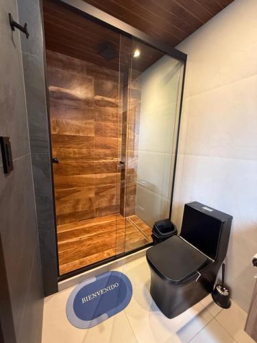 A bathroom at Garzonier de lujo