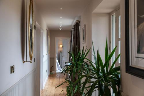 En eller flere senge i et værelse på Lough View Cottage