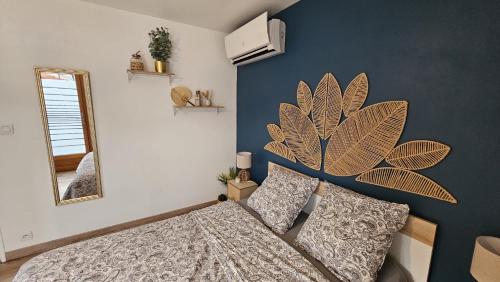a bedroom with a bed with a large plant on the wall at Chambre privé climatisé in Vertaizon