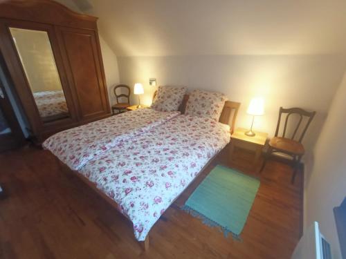 سرير أو أسرّة في غرفة في Room Algo