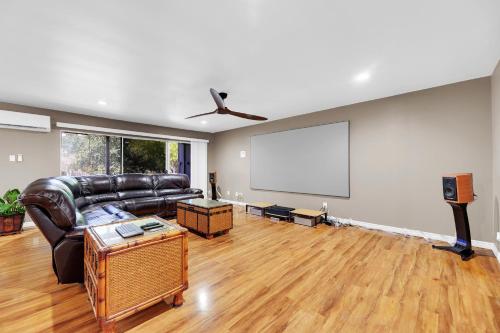 Χώρος καθιστικού στο Peaceful and Relaxing Sharyland Golf Course Villa