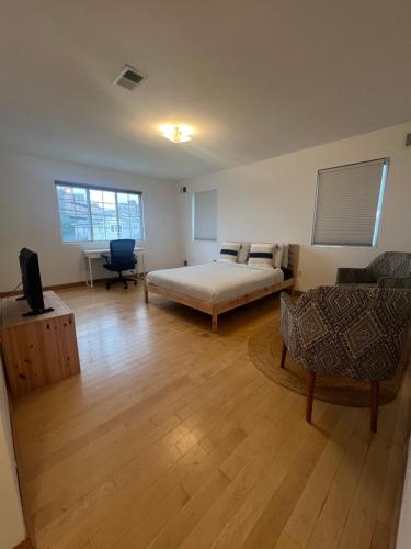 Ένα ή περισσότερα κρεβάτια σε δωμάτιο στο Beach House 2Car parking Beach Subway City JFK USB