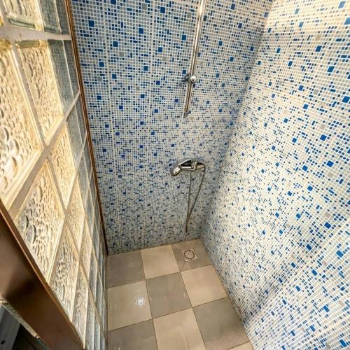 Ένα μπάνιο στο Villa Maurice