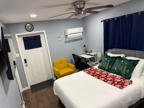 Ένα ή περισσότερα κρεβάτια σε δωμάτιο στο Signature Suite