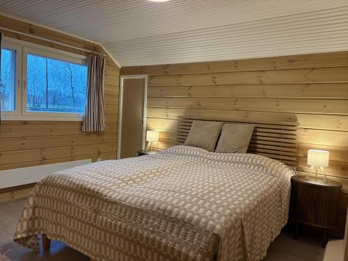 En eller flere senge i et værelse på Villa Breikki, Sastamala