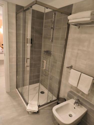 a bathroom with a shower and a toilet and a sink at Dimora Ananthèō in Tirano
