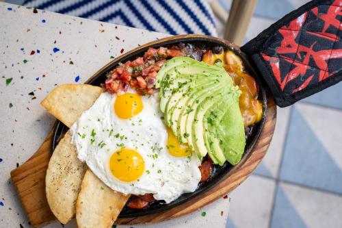 Φαγητό σε αυτό το ξενοδοχείο ή κάπου εκεί κοντά