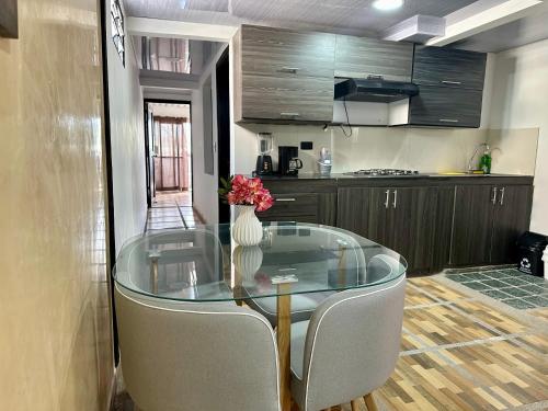 Una cocina o cocineta en donde la abuela Josefa