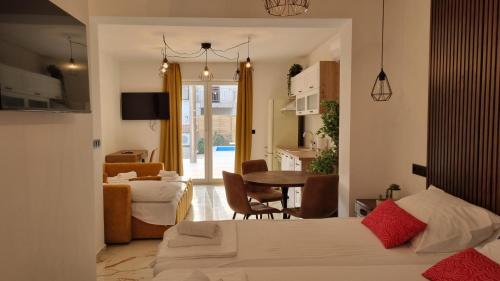 En eller flere senge i et værelse på Villa Amfora with a pool