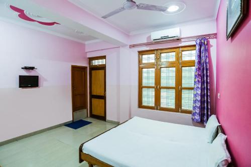 a room with a bed and a window at SPOT ON Kailash Hotel in Chūharpur