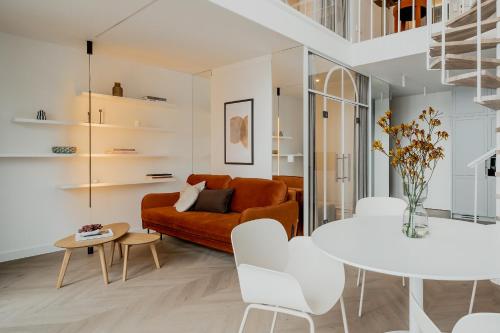 a living room with a couch and a table at Zegrze Lake Apartament przy Narwi LEKKO z sauną in Zegrze