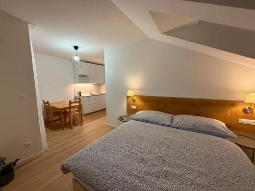 Ένα ή περισσότερα κρεβάτια σε δωμάτιο στο Penzion Biely Potok