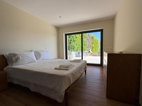 Una cama o camas en una habitación de Quinta de Sub-Ribas, ideal para famílias