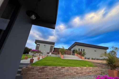 Κήπος έξω από το LUZ DE LUNA mesa de los santos house