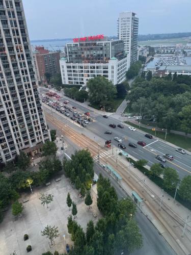Nespecifikovaný výhled na destinaci Toronto nebo výhled na město při pohledu z apartmánu