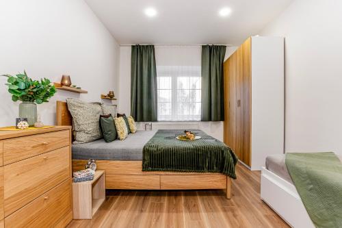 Ένα ή περισσότερα κρεβάτια σε δωμάτιο στο Apartmán Šumava-Rejštejn