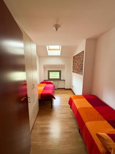 a bedroom with two beds and a window at Riflessi sul Fiume in Cervignano del Friuli