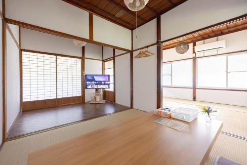 Et tv og/eller underholdning på 温故知新